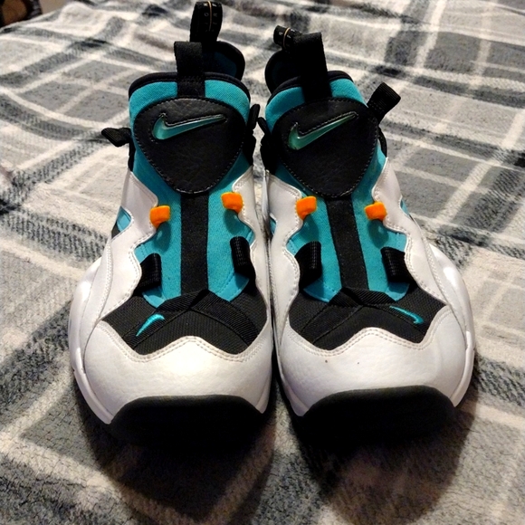 Nike Air Scream LWP Turquoise Gold like new size 9.5 comes with new strings - Picture 1 of 3